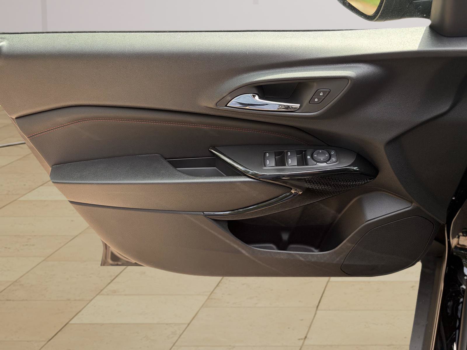 New 2026 Chevrolet Trax RS w/ Sunroof Package FWD image 11