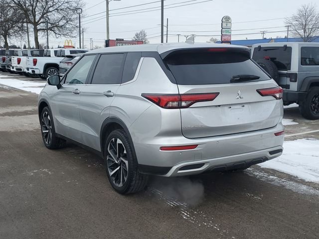 Used 2024 Mitsubishi Outlander SE image 4