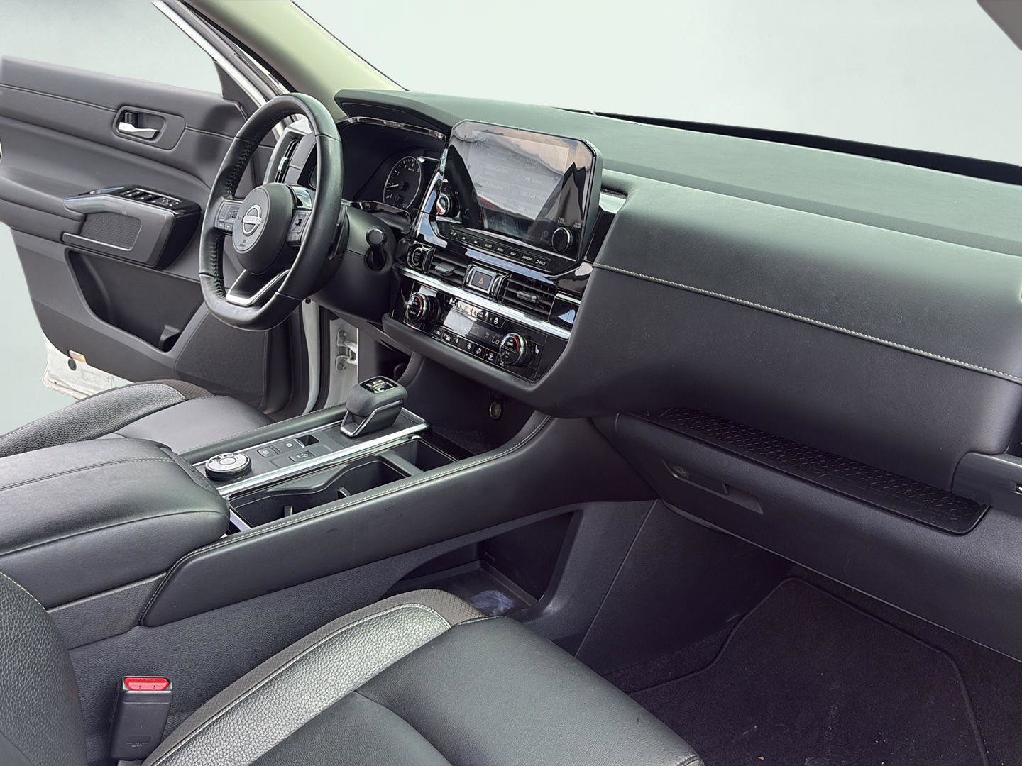 Used 2022 Nissan Pathfinder SL AWD/4WD image 21