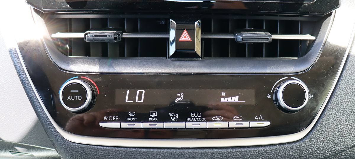 Used 2022 Toyota Corolla LE FWD image 45