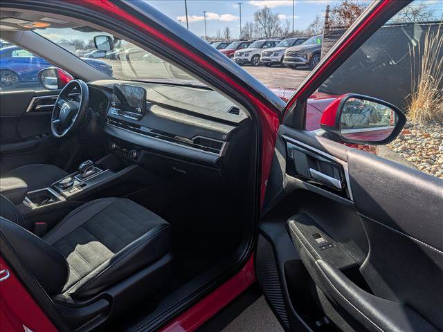 Used 2024 Mitsubishi Outlander SE image 11