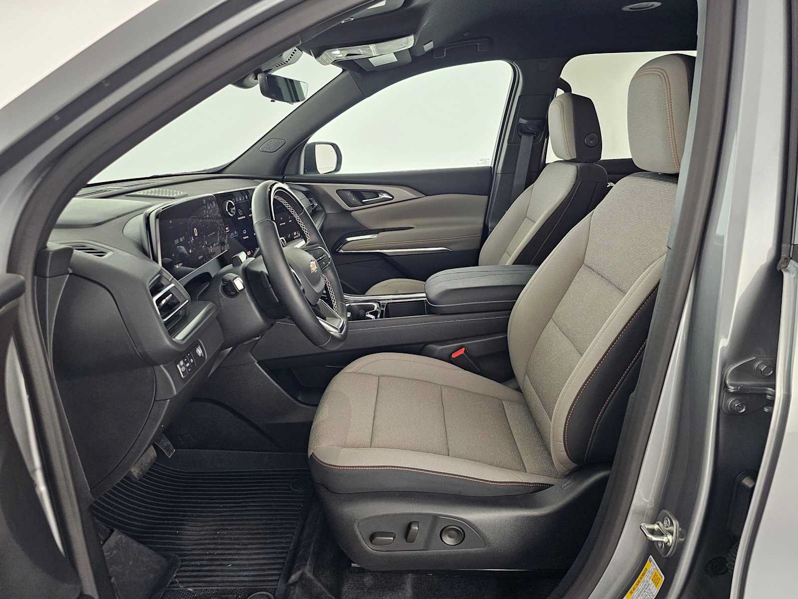 Used 2026 Chevrolet Traverse LT w/ Enhanced Driving Package FWD image 22
