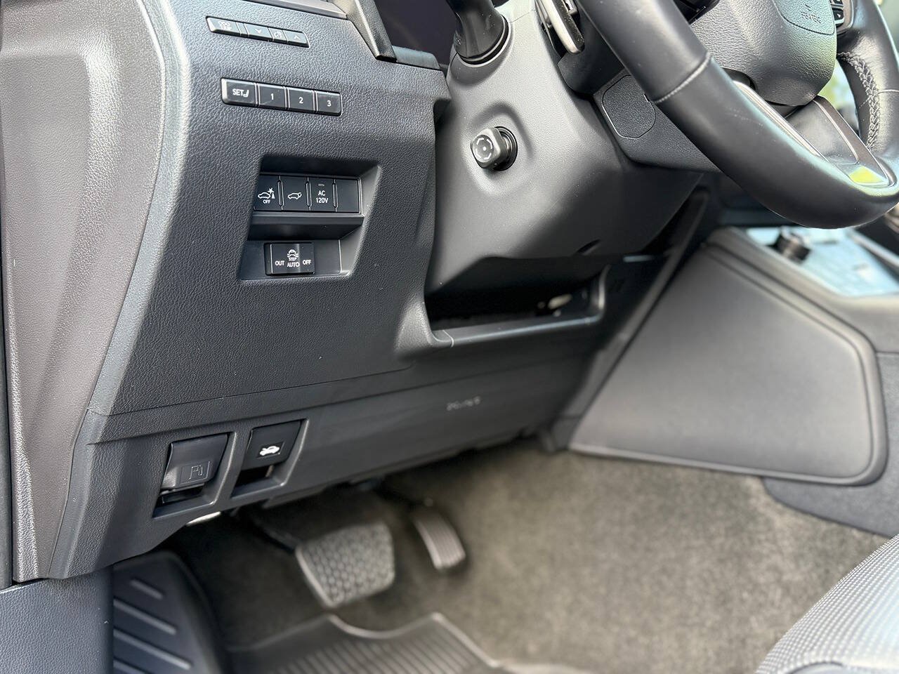 Used 2024 Lexus GX 550 w/ Cold Area Package AWD/4WD image 23