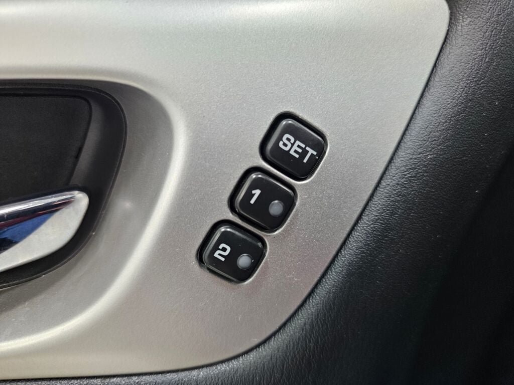 Used 2020 Nissan Pathfinder SL AWD/4WD image 31