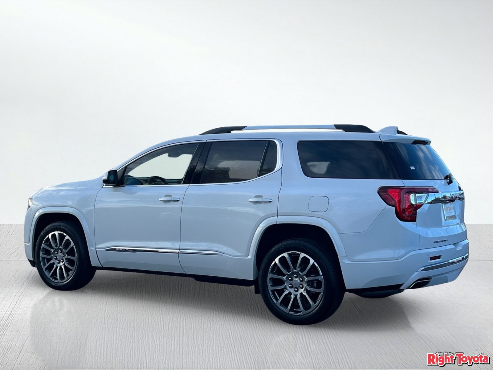 Used 2023 GMC Acadia Denali w/ Denali Ultimate Package FWD image 4