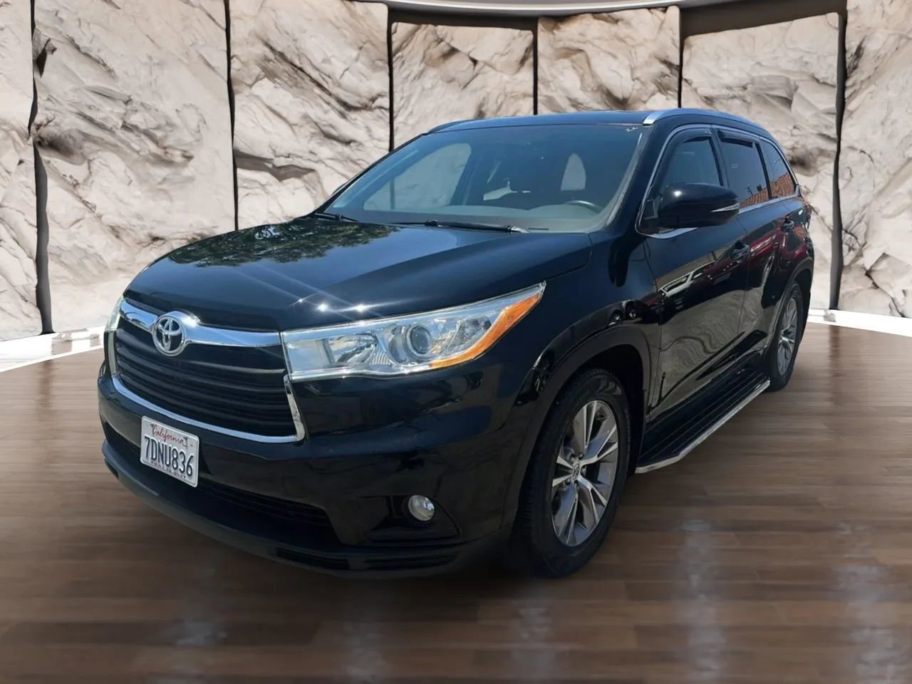 Used 2014 Toyota Highlander XLE image 1