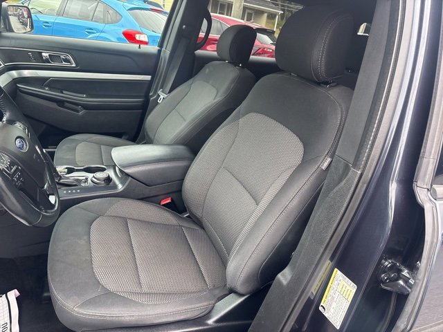 Used 2017 Ford Explorer XLT image 13