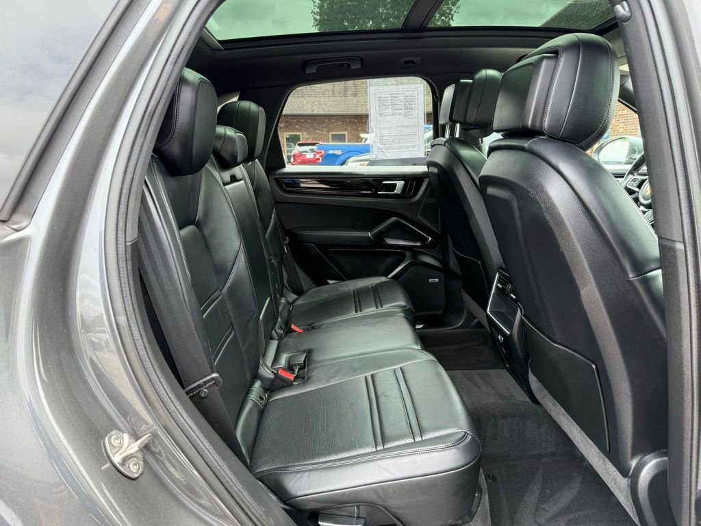 Used 2021 Porsche Cayenne image 24
