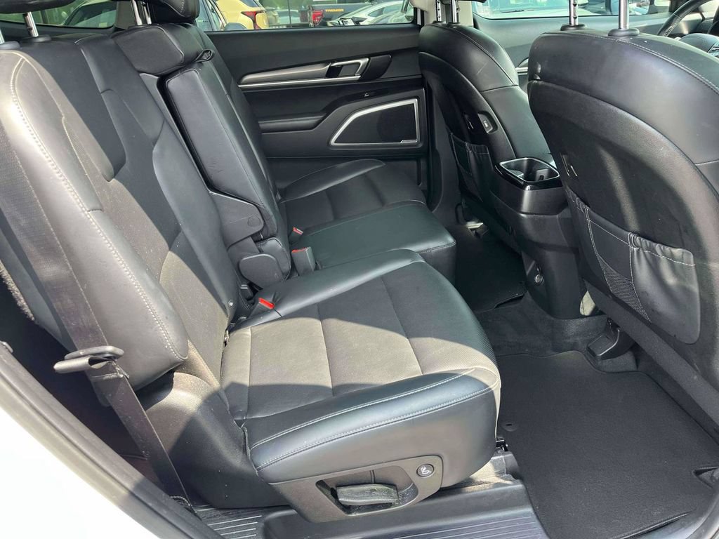 Used 2022 Kia Telluride LX FWD image 11