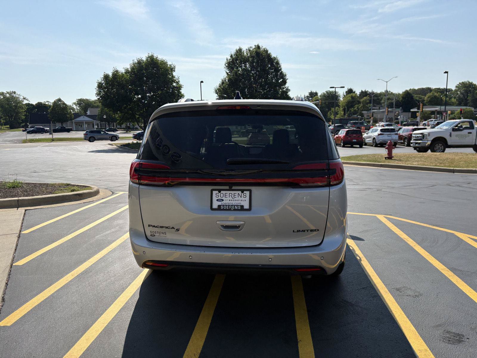 Used 2026 Chrysler Pacifica Limited w/ S Appearance Package FWD image 5