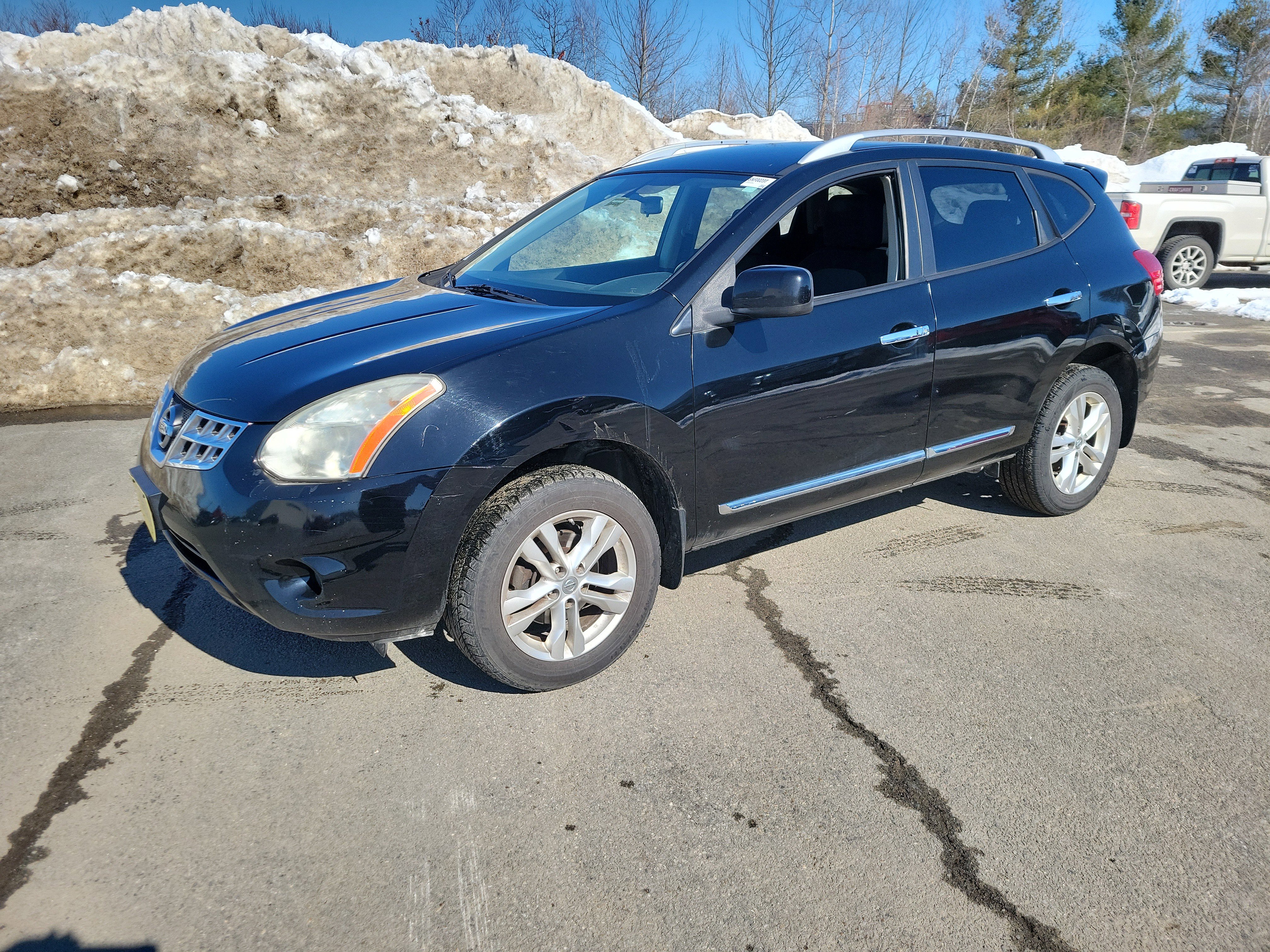 Used 2013 Nissan Rogue SV image 1