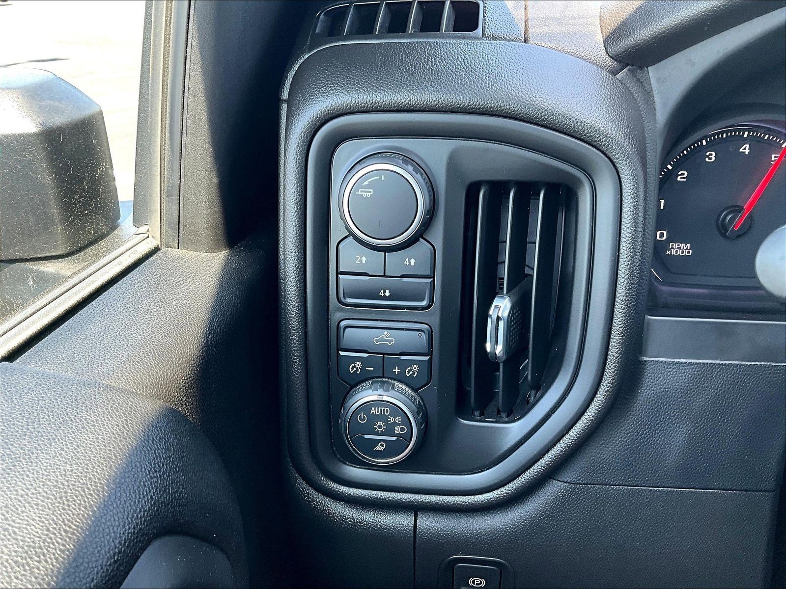 Used 2022 Chevrolet Silverado 2500 Custom w/ Custom Value Package AWD/4WD image 36