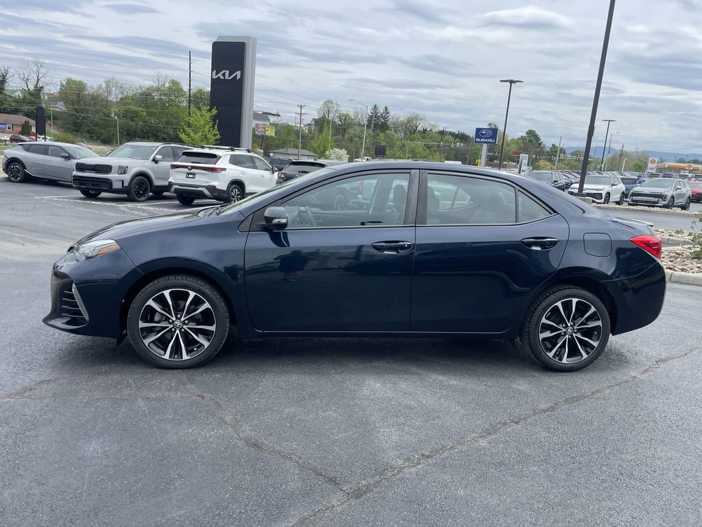 Used 2018 Toyota Corolla SE w/ Carpet Mat Package (TMS) FWD image 3