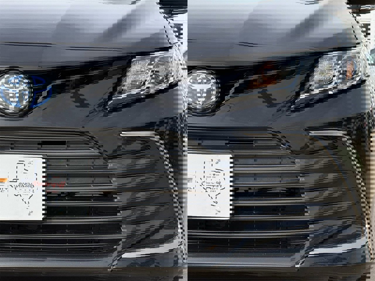 Used 2023 Toyota Camry LE image 8