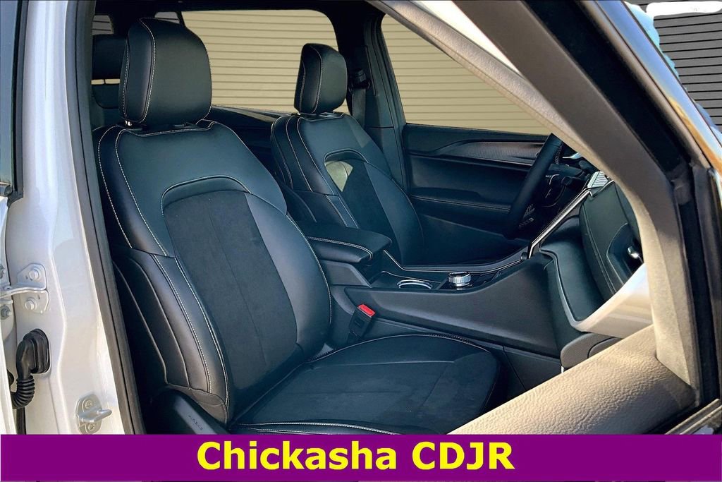 New 2025 Jeep Grand Cherokee L Altitude image 10