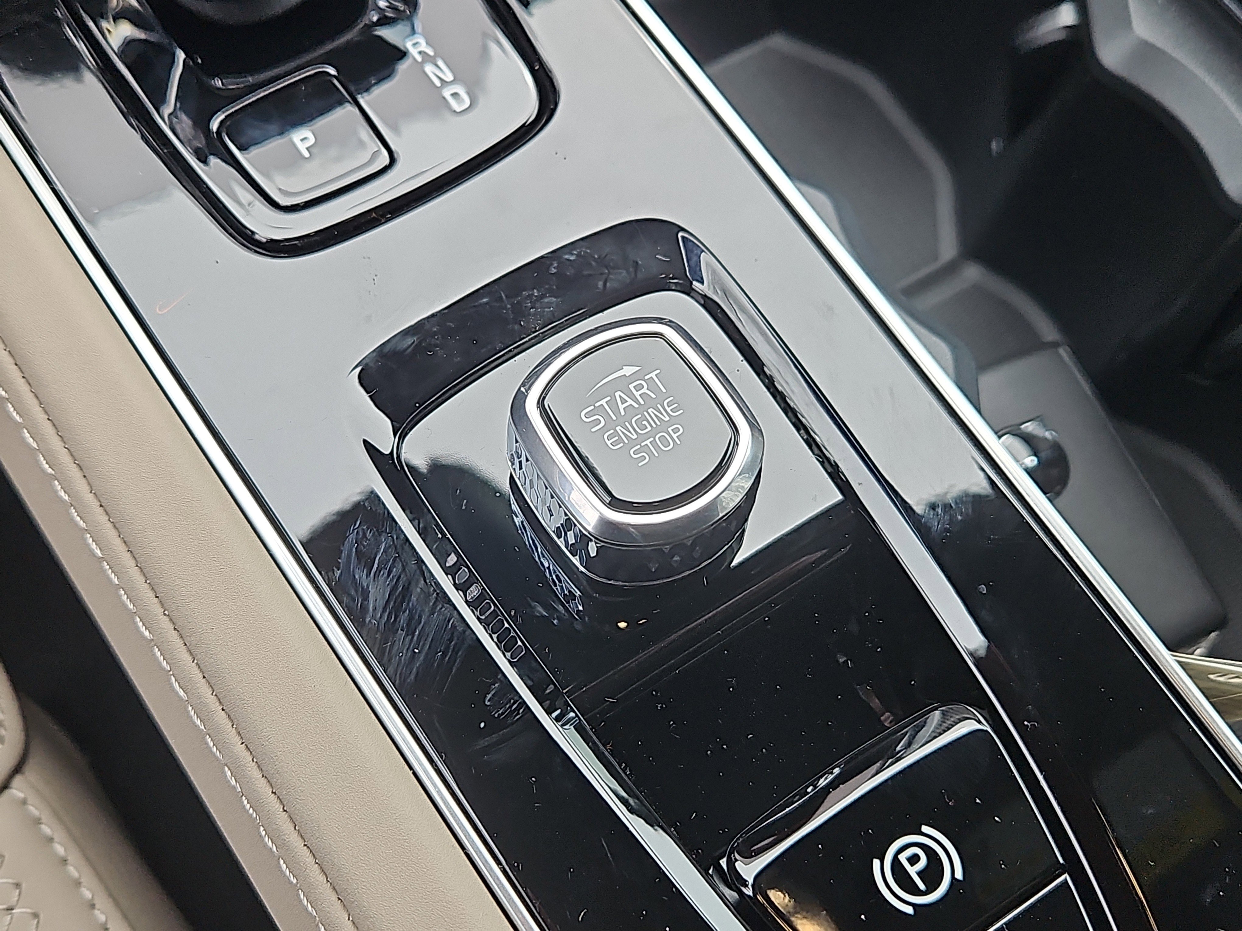 New 2026 Volvo XC90 T8 Plus w/ Protection Package Premier image 15