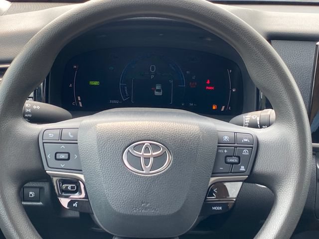Used 2025 Toyota Camry LE FWD image 8