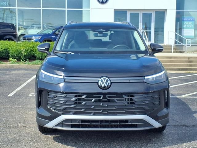 New 2025 Volkswagen Tiguan SE AWD/4WD image 2