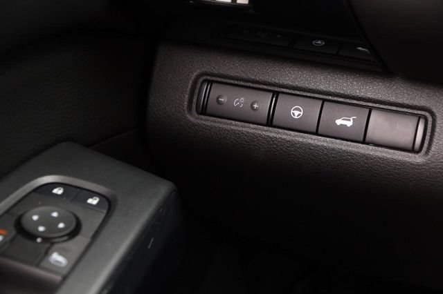 Certified 2025 Nissan Pathfinder SV AWD/4WD image 23
