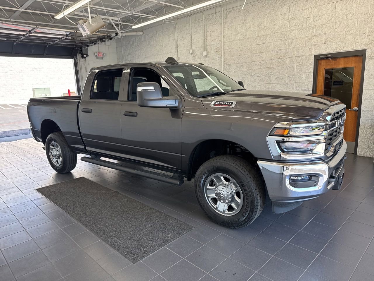 Used 2025 RAM 2500 Tradesman AWD/4WD image 1