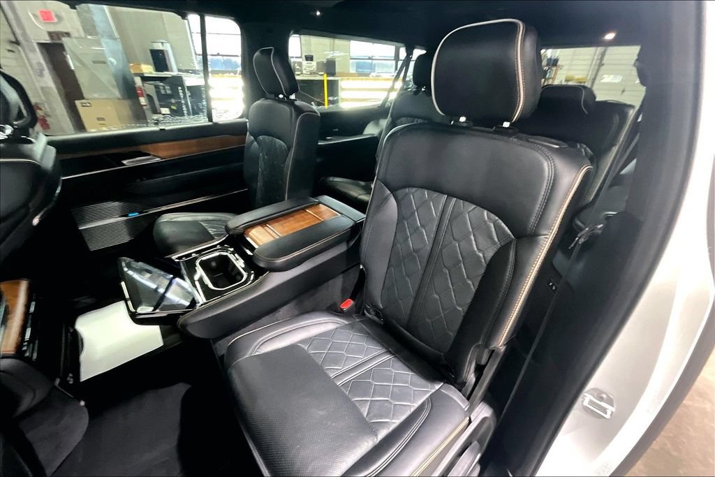 Used 2024 Jeep Grand Wagoneer L Series III AWD/4WD image 24