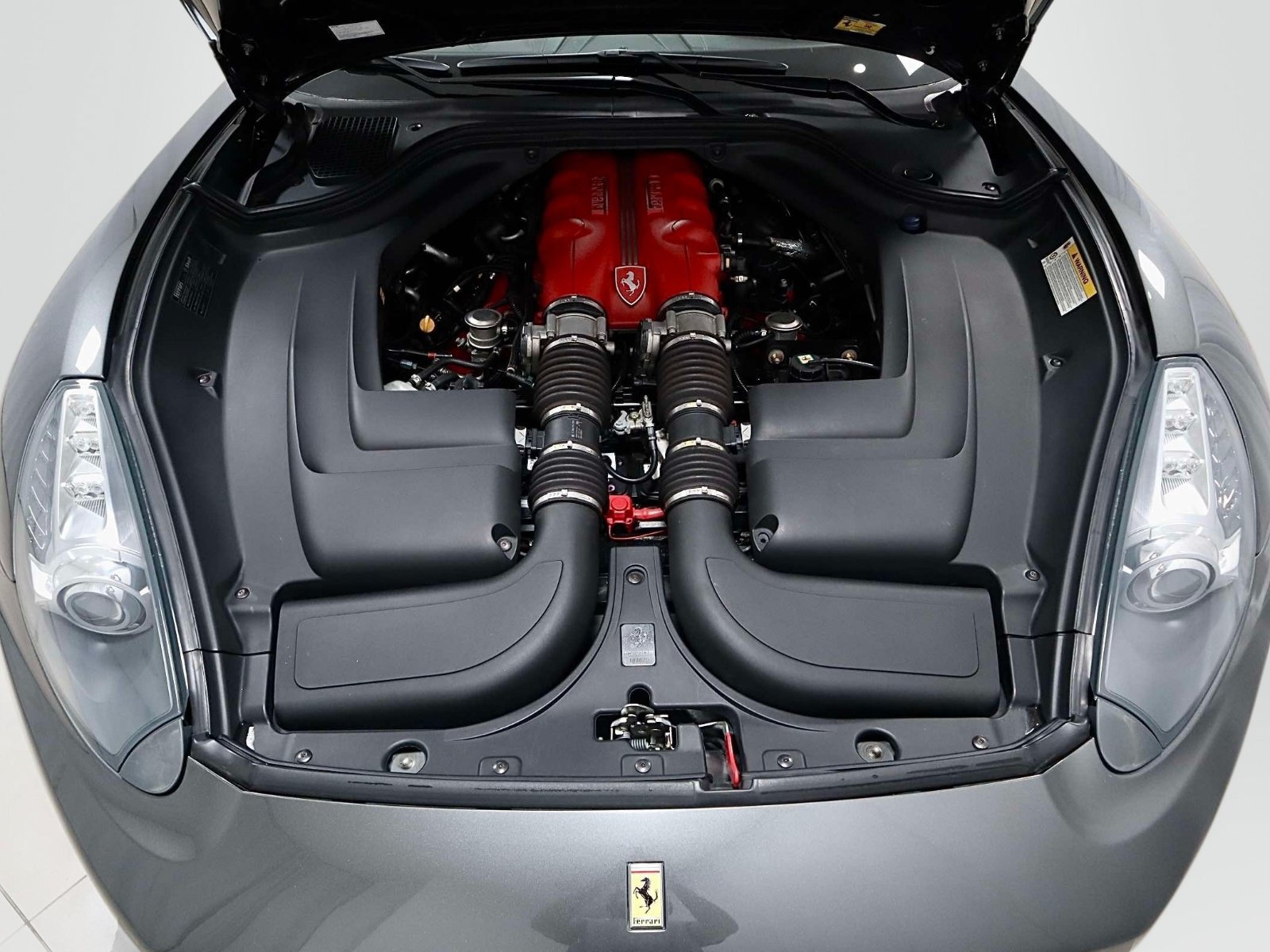 Used 2011 Ferrari California RWD image 10