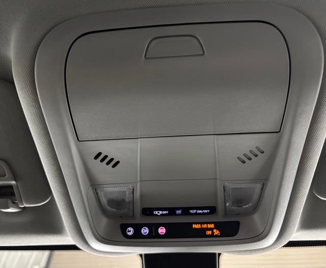 Used 2023 Chevrolet Equinox LT w/ Driver Convenience Package AWD/4WD image 25