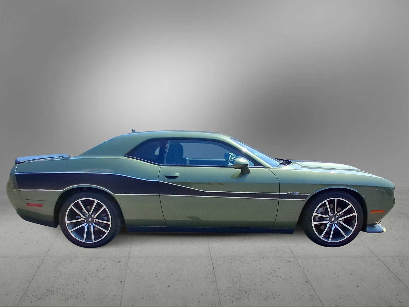 Used 2023 Dodge Challenger R/T RWD image 9