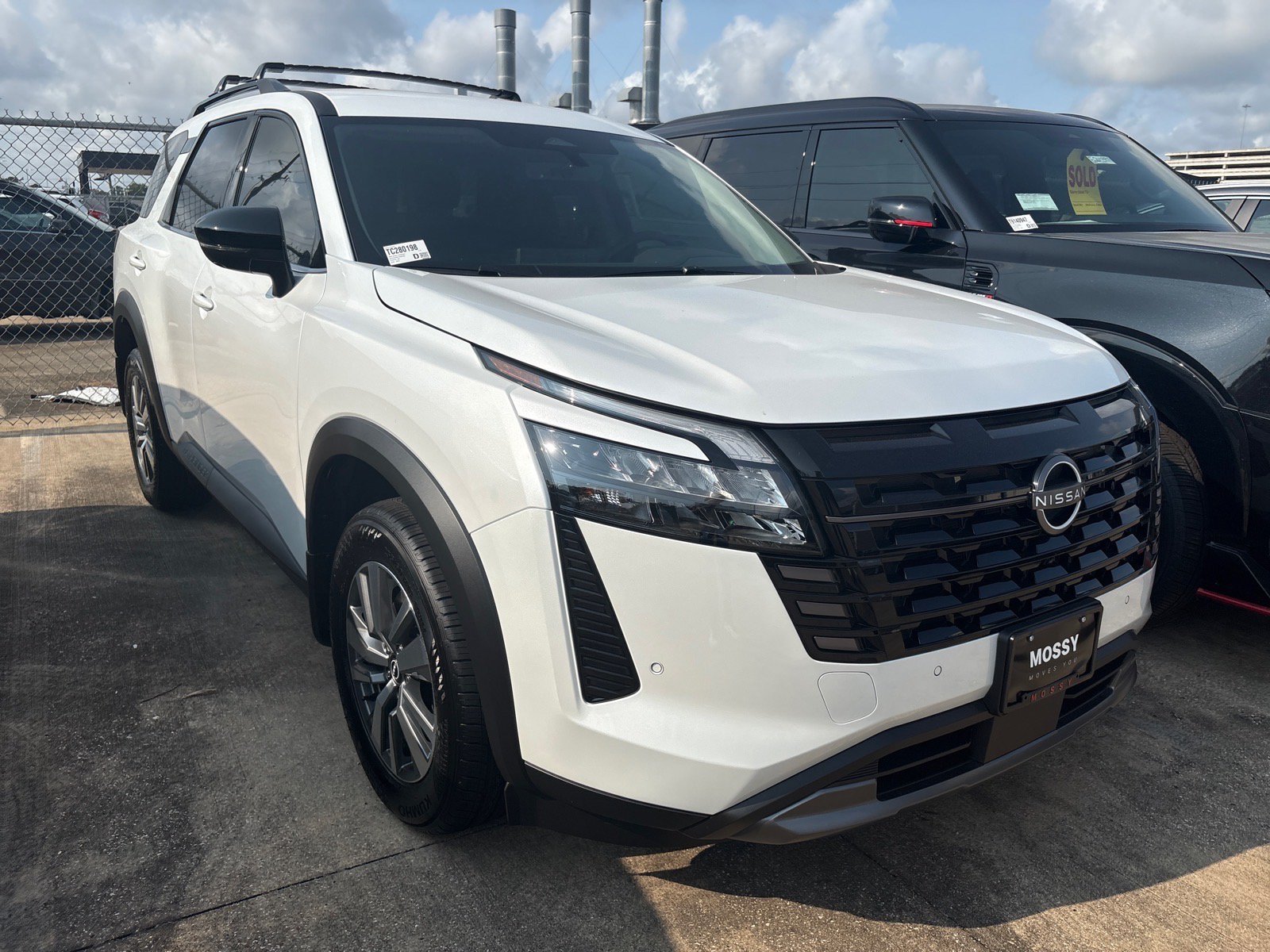 New 2026 Nissan Pathfinder SL FWD image 1