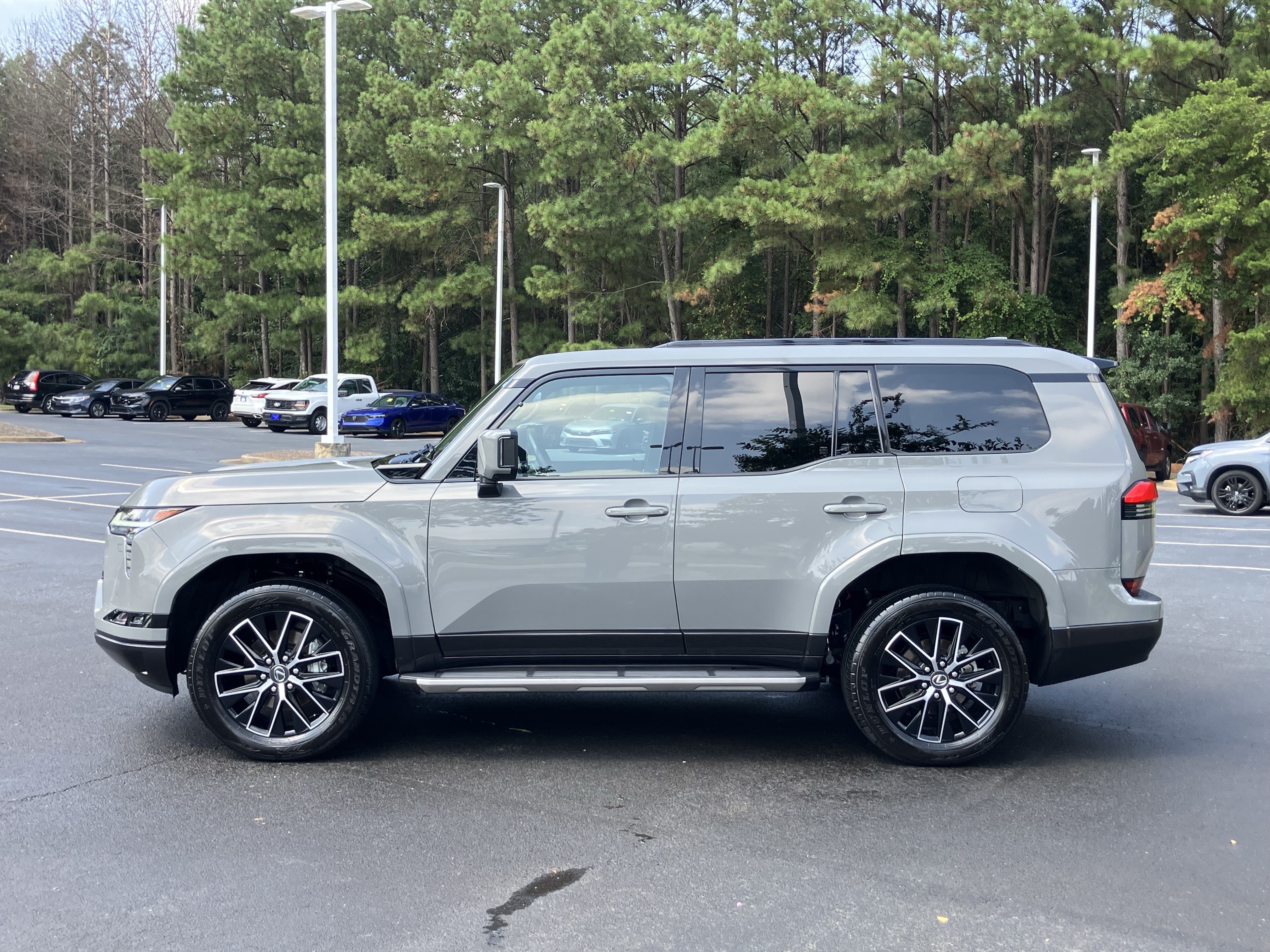 Used 2025 Lexus GX 550 w/ Accessory Package (2T) AWD/4WD image 7