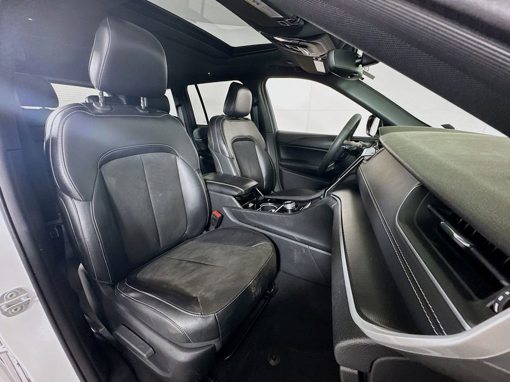 Used 2023 Jeep Grand Cherokee Altitude image 28