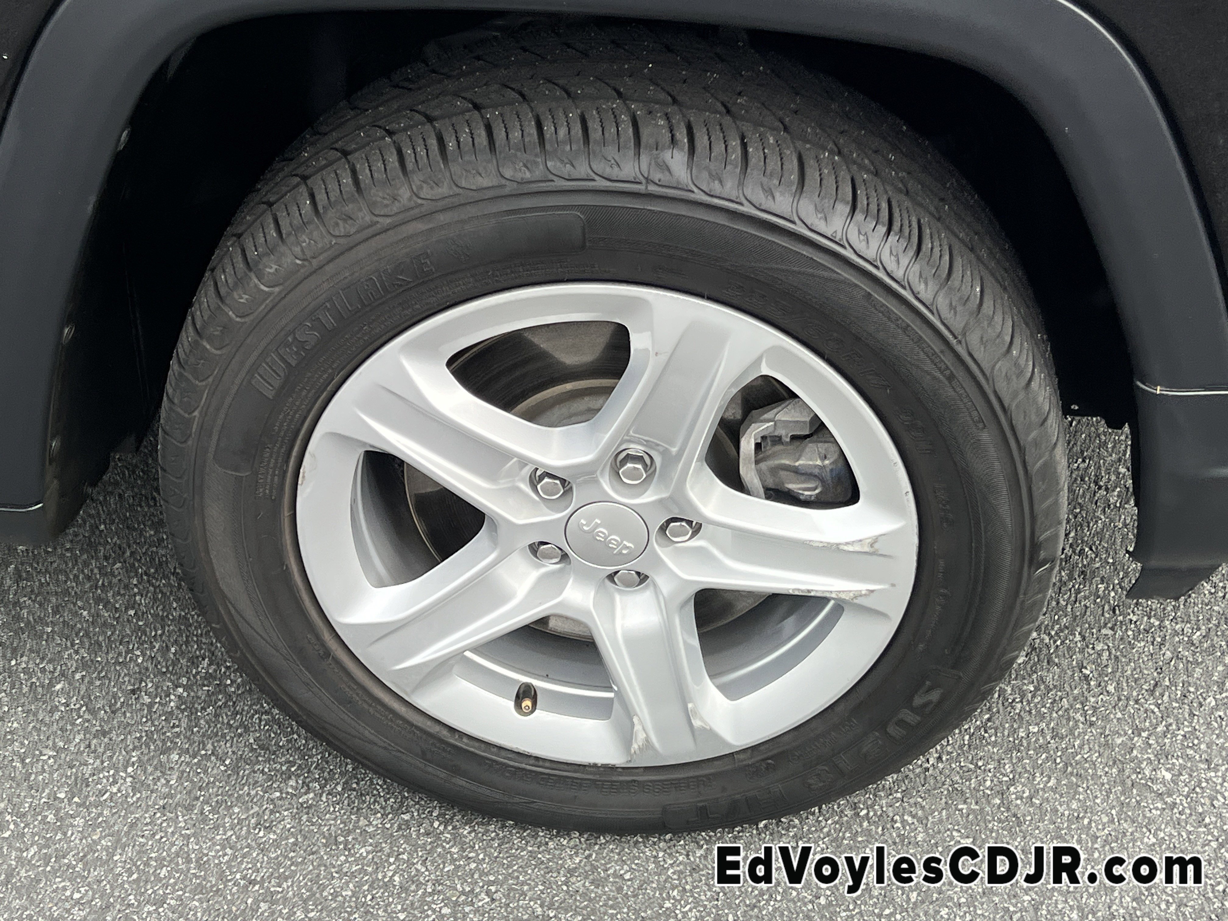 Used 2023 Jeep Compass Sport image 14