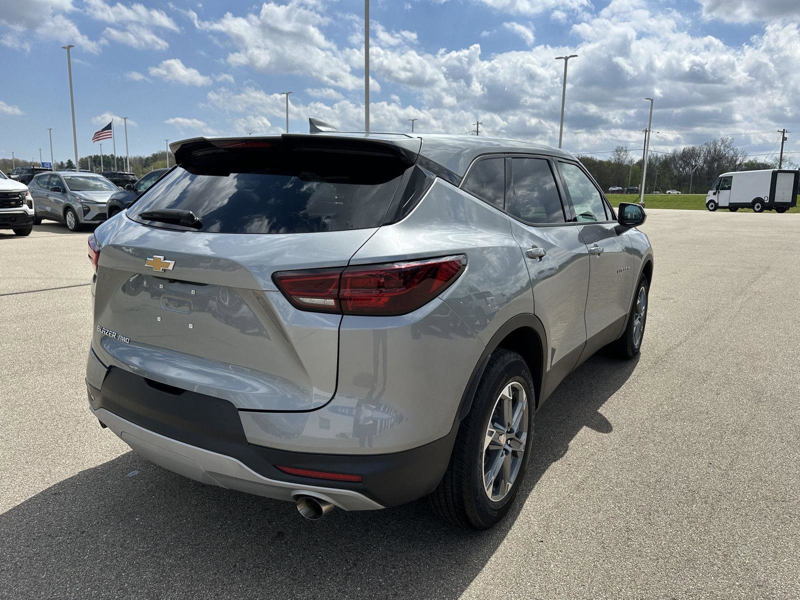 Used 2025 Chevrolet Blazer LT AWD/4WD image 8