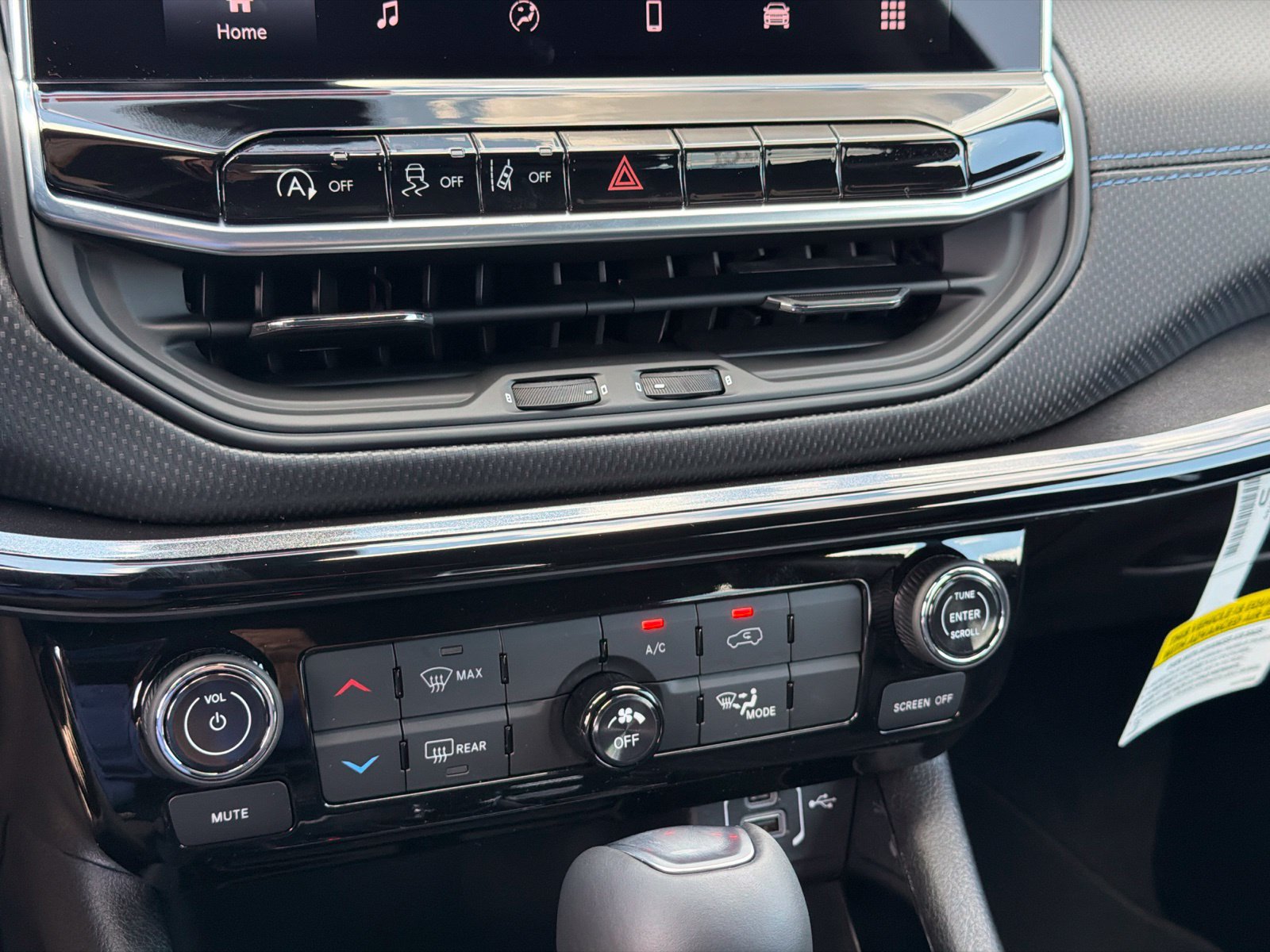 New 2026 Jeep Compass Latitude AWD/4WD image 23