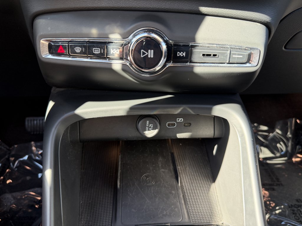 Used 2023 Volvo XC40 Recharge Ultimate AWD/4WD image 25