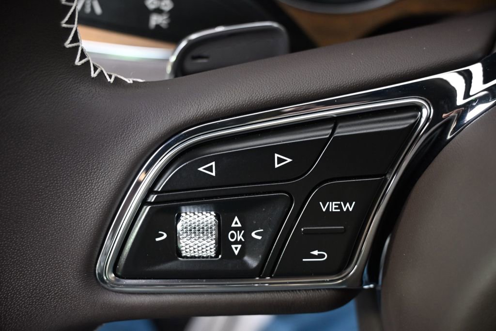 Used 2023 Bentley Bentayga image 39