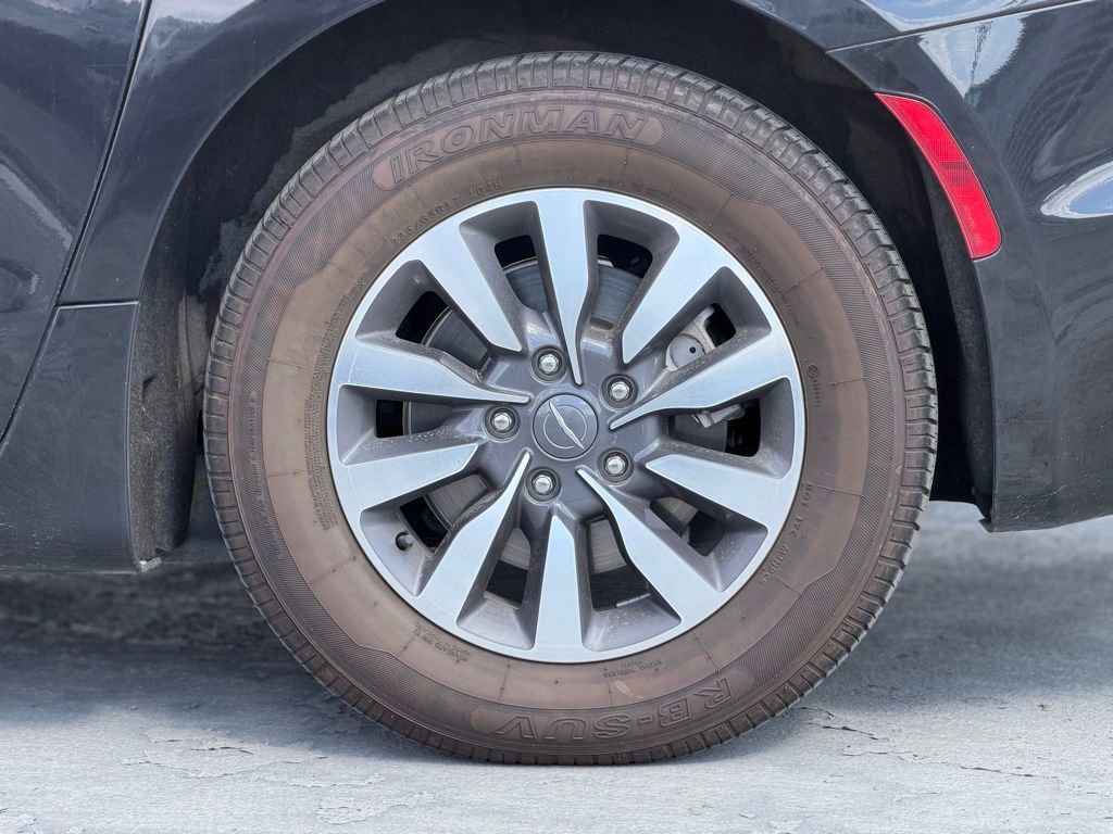 Used 2023 Chrysler Pacifica Limited image 2