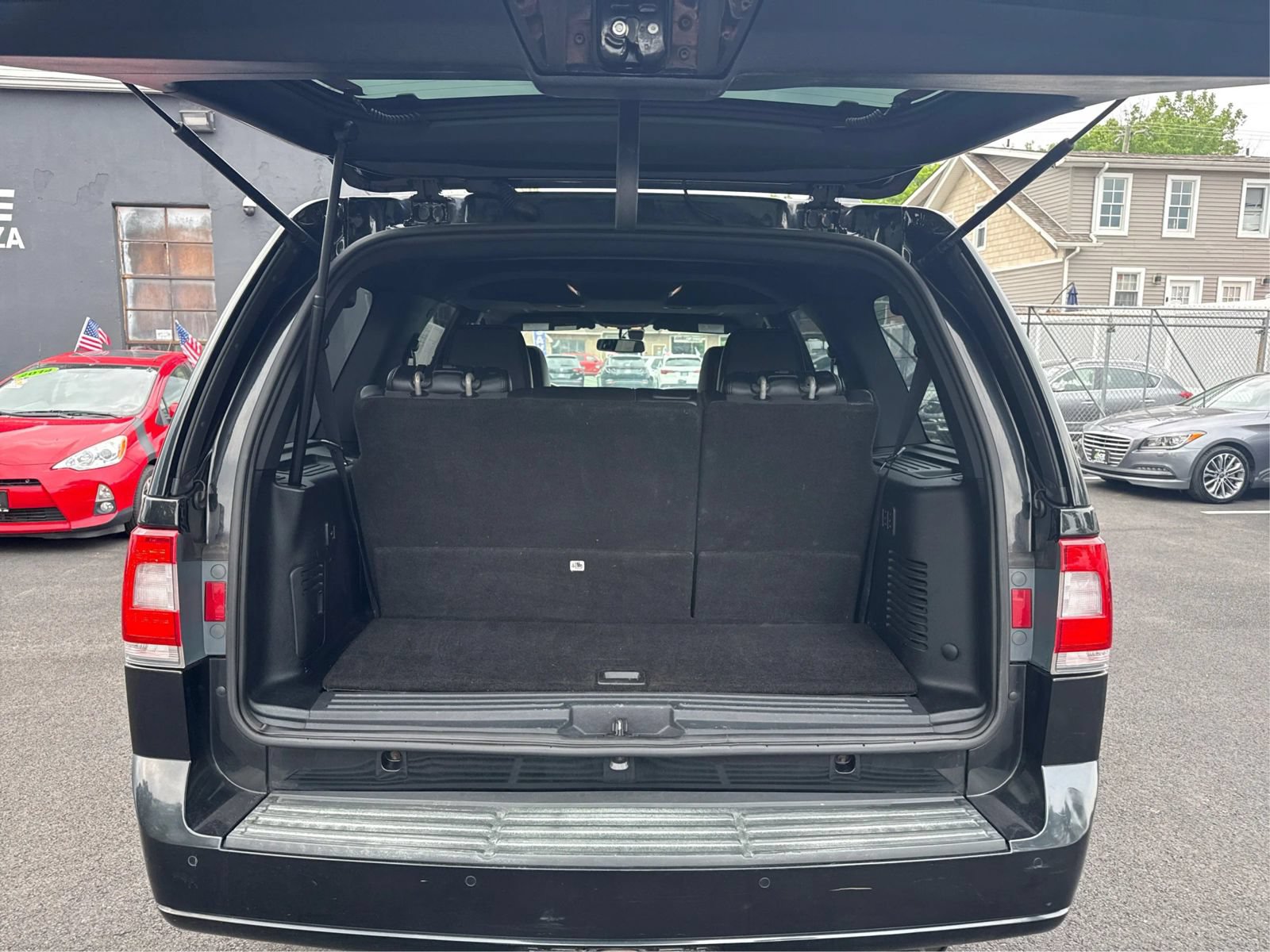 Used 2015 Lincoln Navigator 4WD image 13