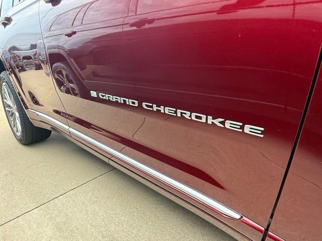 New 2025 Jeep Grand Cherokee Summit w/ Luxury Tech Group V image 5