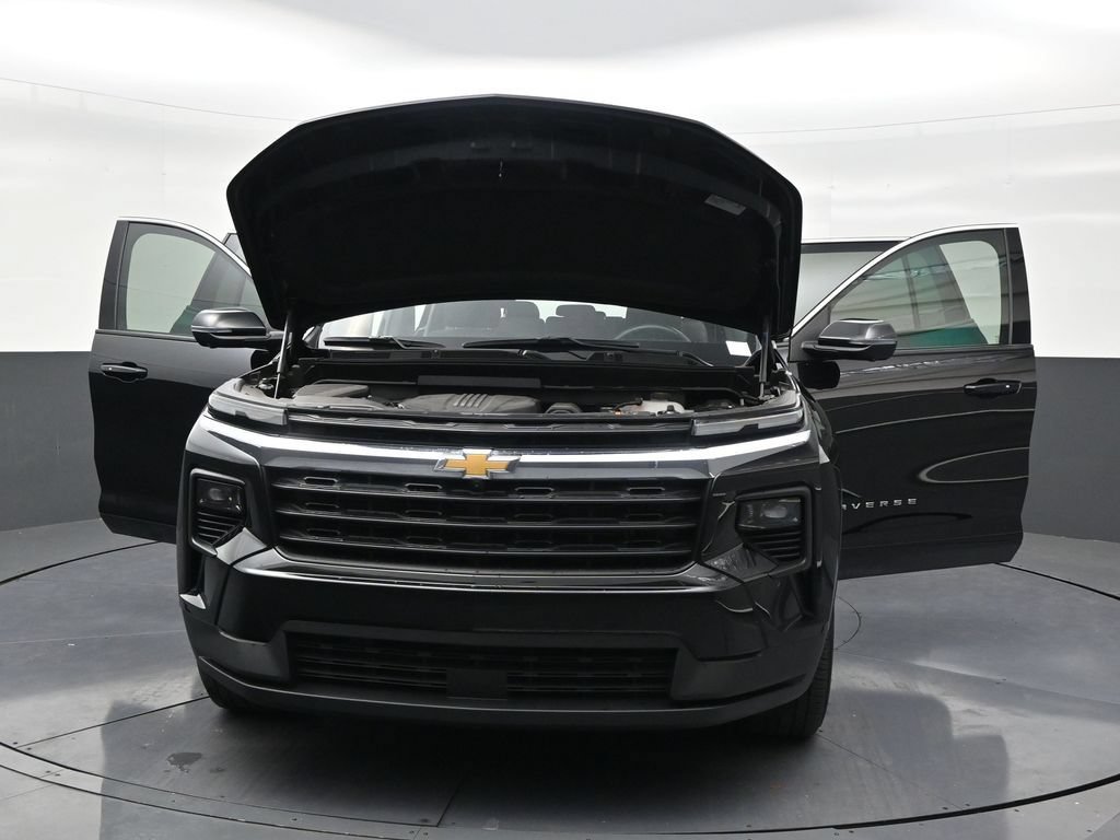 Used 2025 Chevrolet Traverse LT FWD image 32