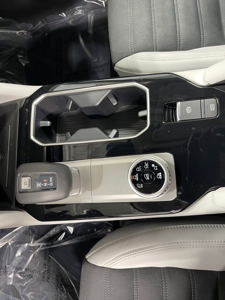 New 2025 Mitsubishi Outlander SE image 13