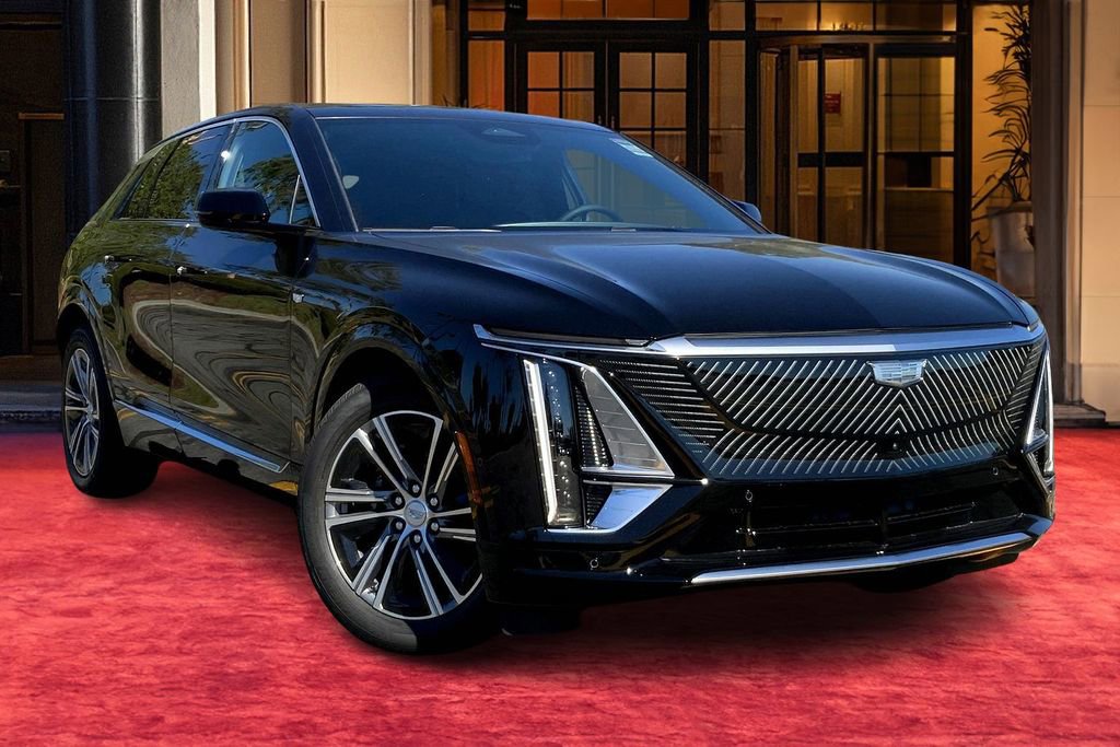 New 2026 Cadillac Lyriq Luxury image 2