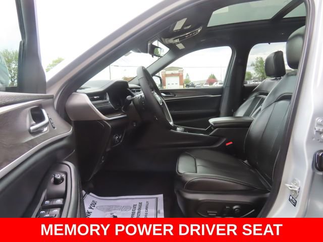 Used 2025 Jeep Grand Cherokee L Limited w/ Luxury Tech Group II AWD/4WD image 19