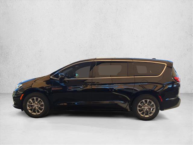 New 2026 Chrysler Pacifica Select image 5