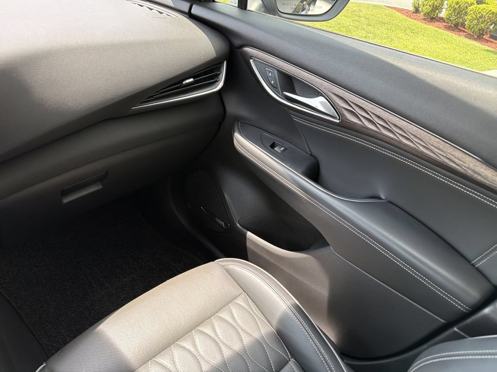 Certified 2022 Buick Envision Avenir w/ Technology Package II FWD image 21