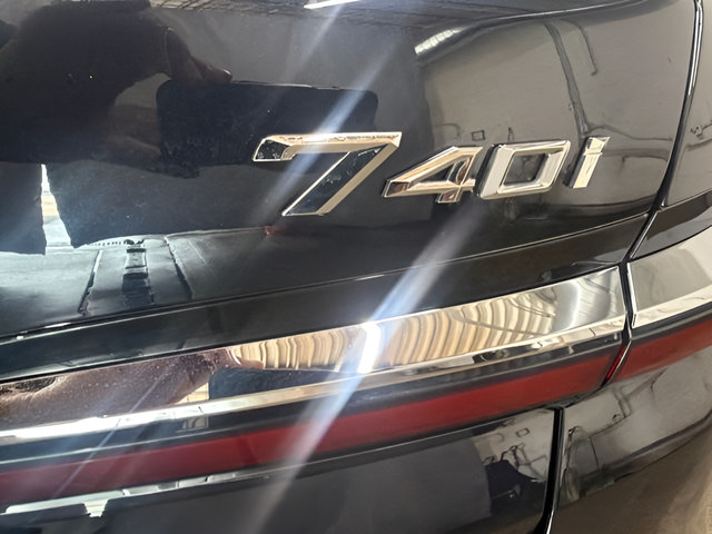 Used 2025 BMW 740i xDrive AWD/4WD image 9