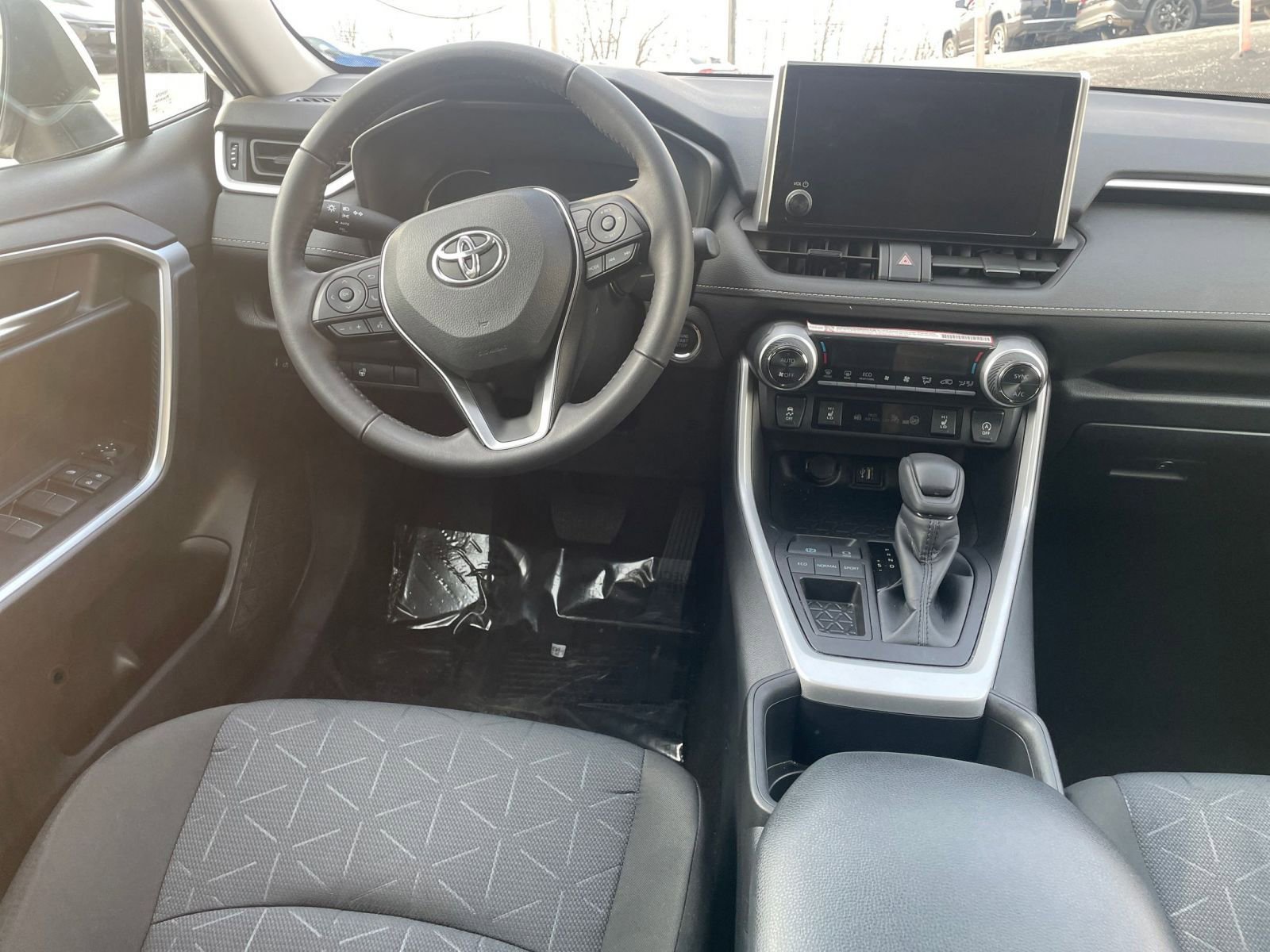 Used 2025 Toyota RAV4 XLE w/ Weather Package FWD image 29