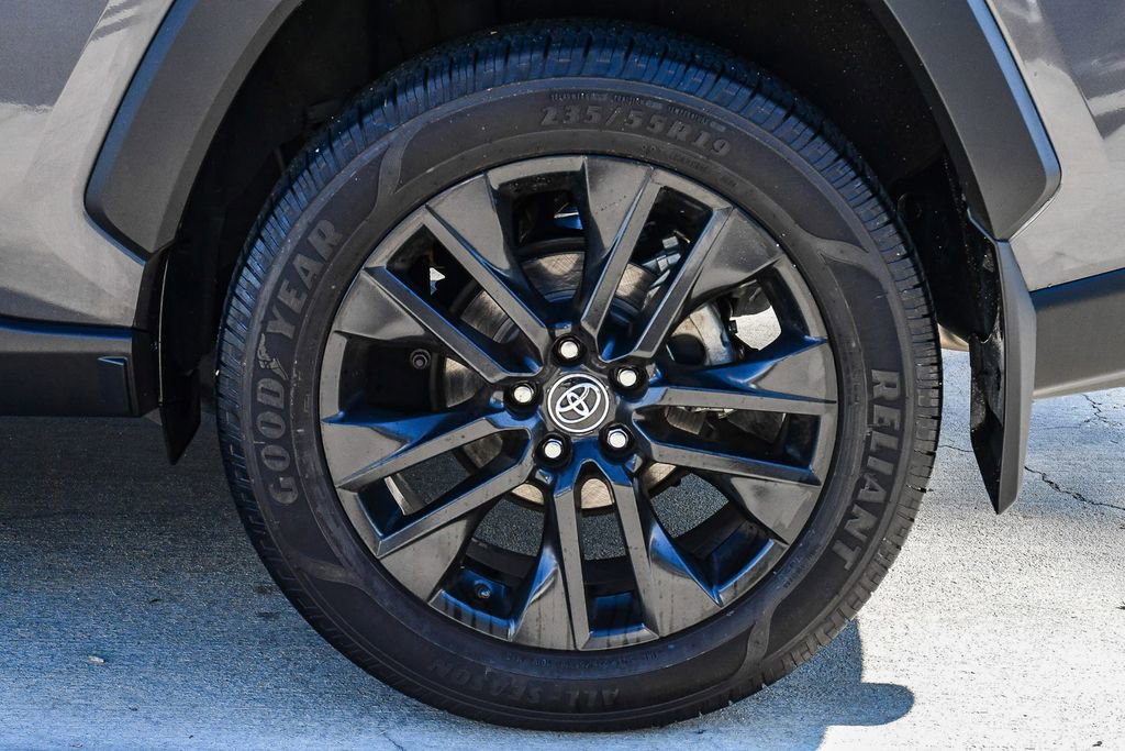 Used 2020 Toyota RAV4 XLE Premium image 12