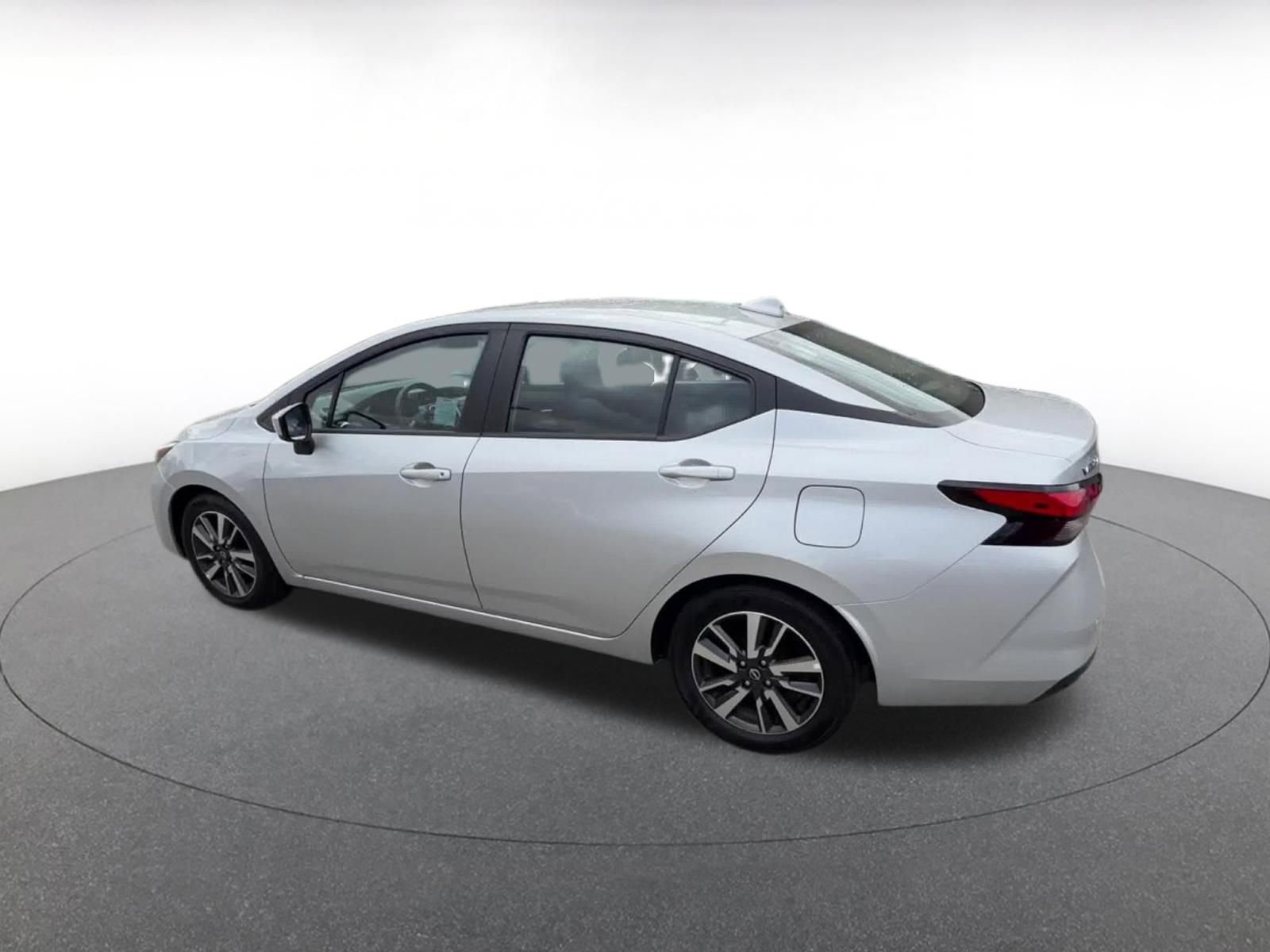 Used 2025 Nissan Versa SV FWD image 10