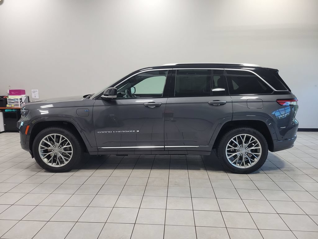 Certified 2022 Jeep Grand Cherokee Summit w/ Advanced Protech Group IV AWD/4WD image 9